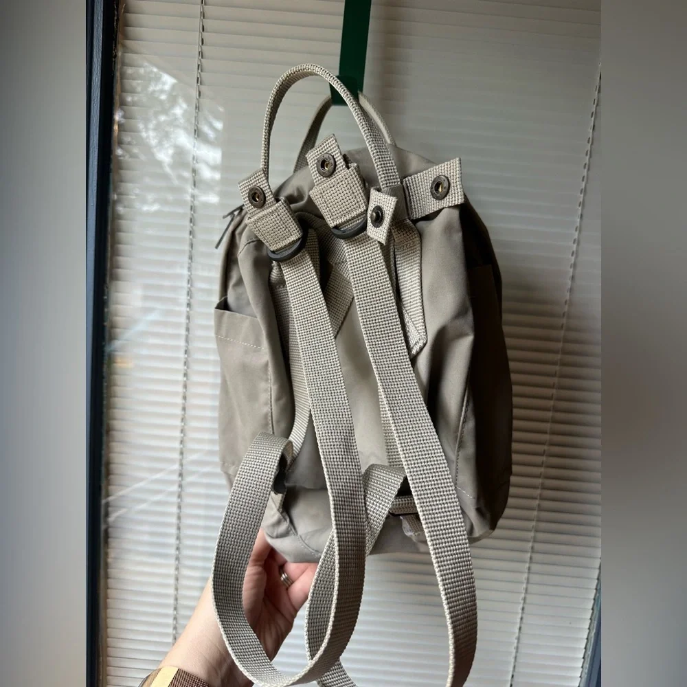 KÅNKEN MINI EVERYDAY OUTDOOR backpack gray